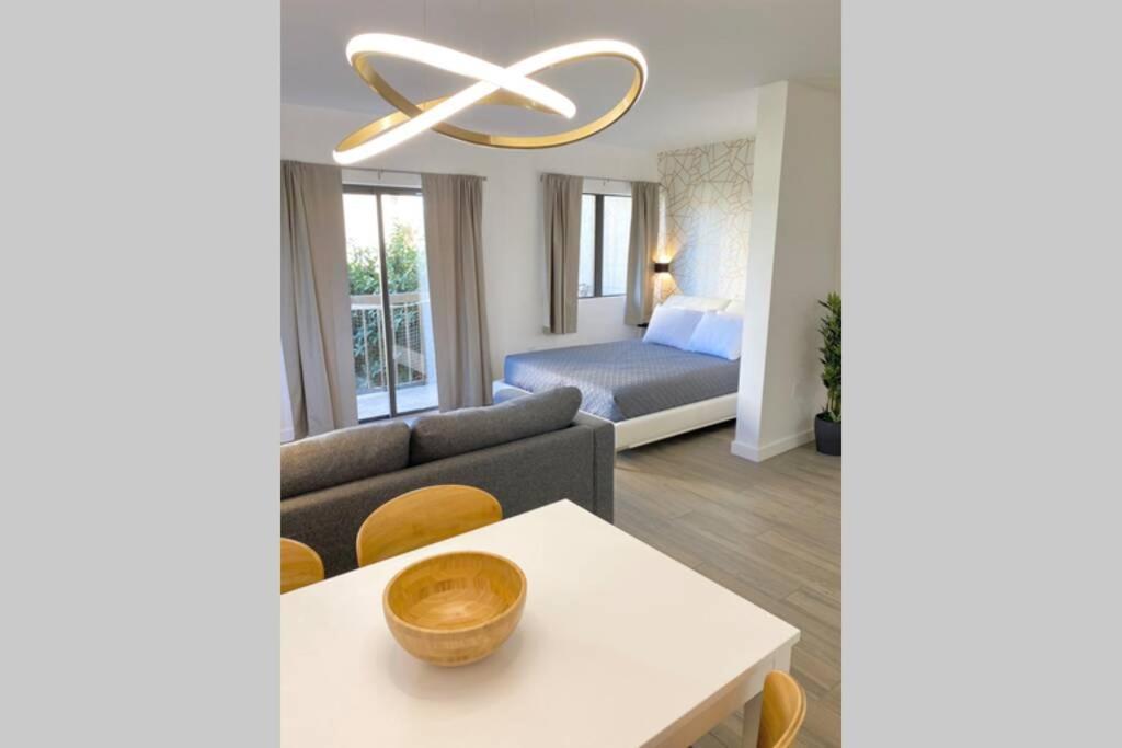Modern Studio On I-Drive: Parking + Pool Included Orlando Kültér fotó